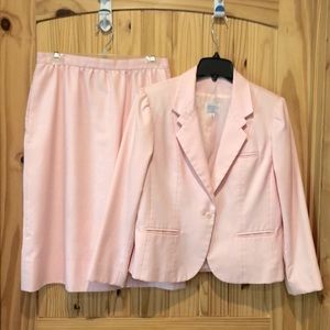 Classic Women's Pink Skirt Suit Set by